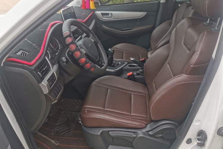 Used FORTHING T5 2023 Grand Edition 1.6L Manual Dream Version Five Seats Interior 7