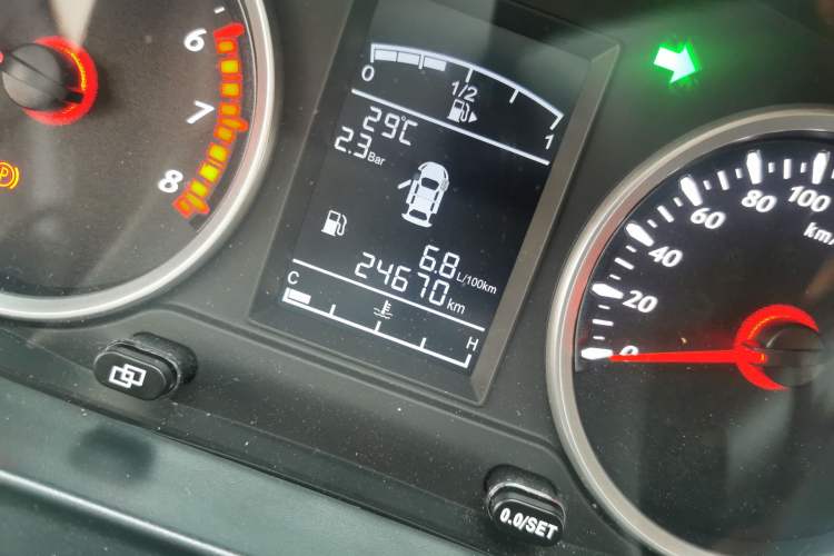 Used FORTHING T5 2023 Grand Edition 1.6L Manual Dream Version Five Seats Odometer Close Up