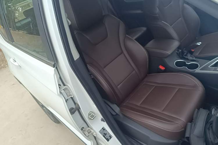 Used FORTHING T5 2023 Grand Edition 1.6L Manual Dream Version Five Seats Right Front Seat