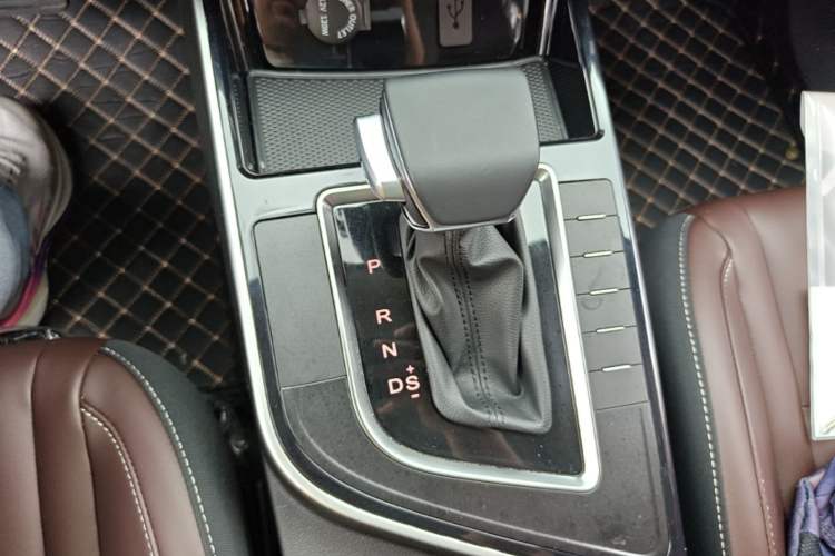 Used FORTHING T5 2024 Grand Edition 1.6L CVT Dream Version 5 Seats Gear Lever