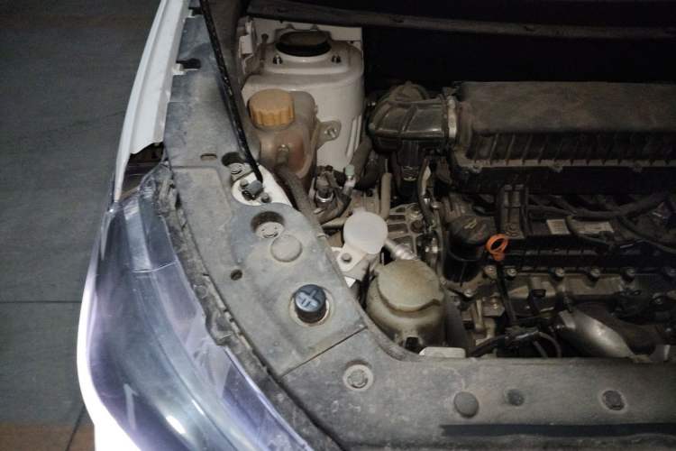 Used FORTHING T5 2024 Grand Edition 1.6L CVT "Good Things Peanut" Version 5-Seater Engine Bay Right