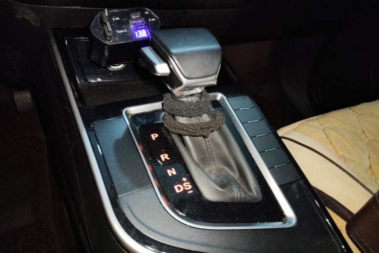 Used FORTHING T5 2024 Grand Edition 1.6L CVT "Good Things Peanut" Version 5-Seater Gear Lever