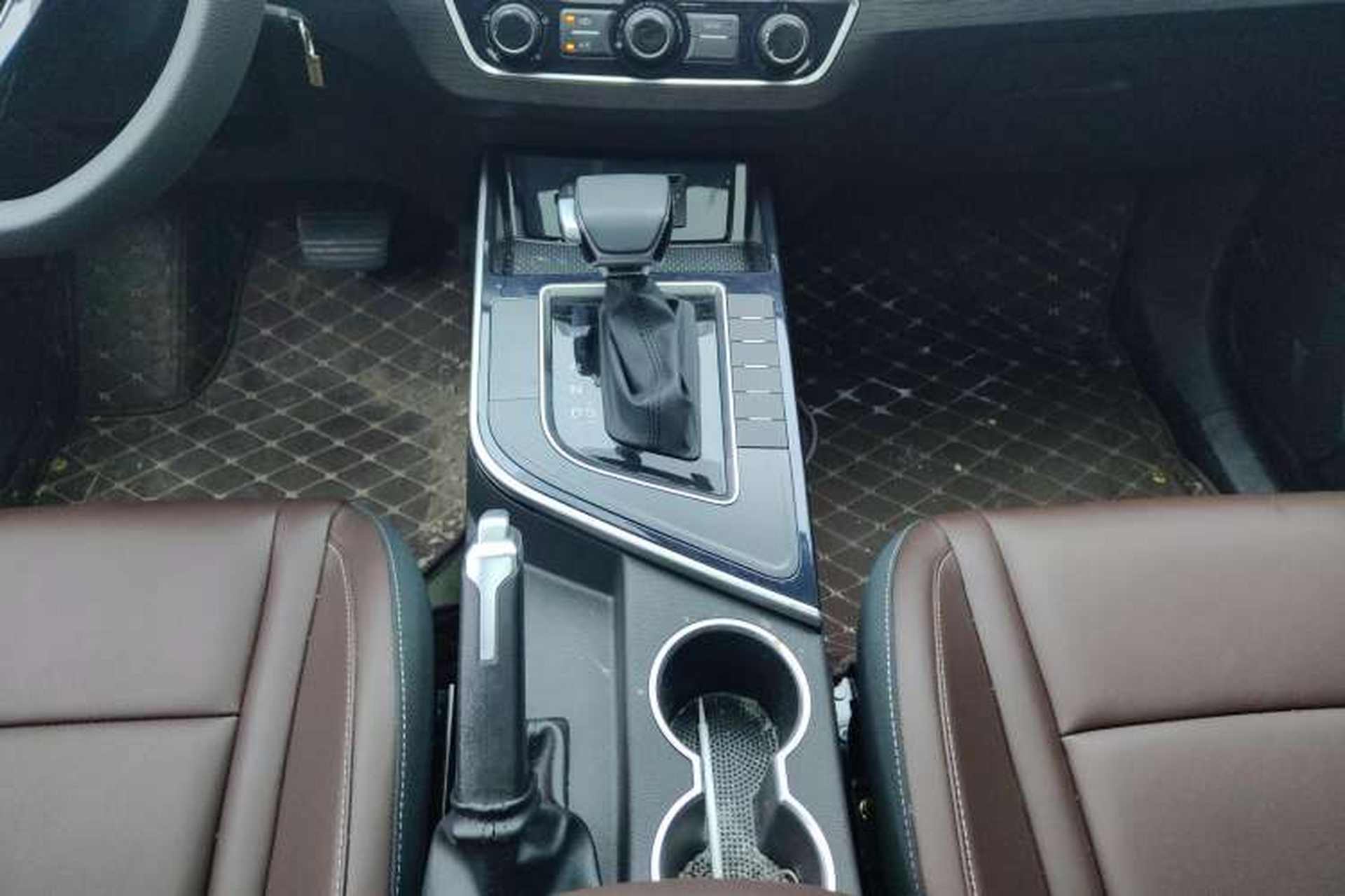 Used FORTHING T5 2024 Grand Edition 1.6L CVT Dream Version 5 Seats Gear Lever
