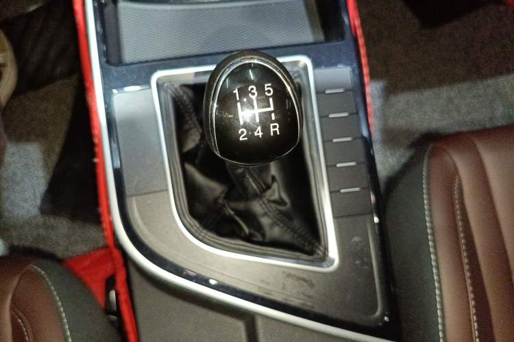 Used FORTHING T5 2024 Grand Edition 1.6L Manual Dream Version 5 Seats Gear Lever