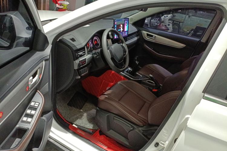 Used FORTHING T5 2024 Grand Edition 1.6L Manual Dream Version 5 Seats Interior 3