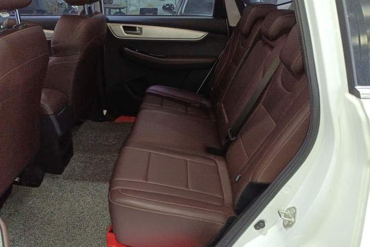 Used FORTHING T5 2024 Grand Edition 1.6L Manual Dream Version 5 Seats Interior 4