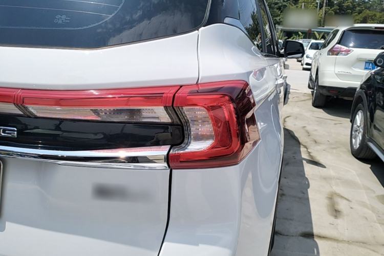 Used FORTHING T5 2024 Grand Edition 1.6L Manual Dream-Chasing Version 5 Seats Right Rear Taillight