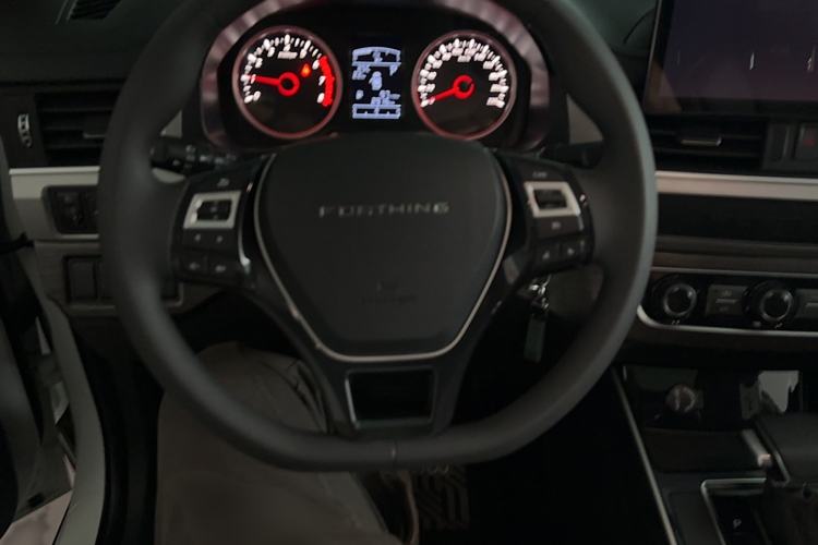 Used FORTHING T5 2024 Grand Edition 1.6L CVT Dream Model 5-Seater Steering Wheel