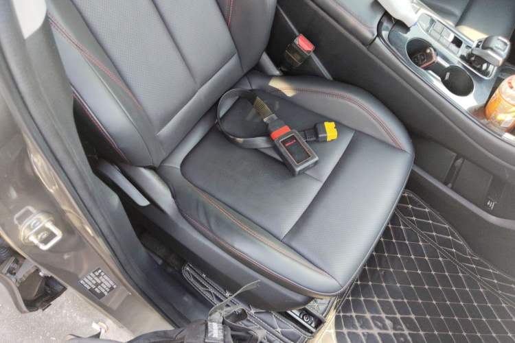 Used FORTHING T5 EVO 2021 1.5TD DCT Diamond Edition Right Front Seat