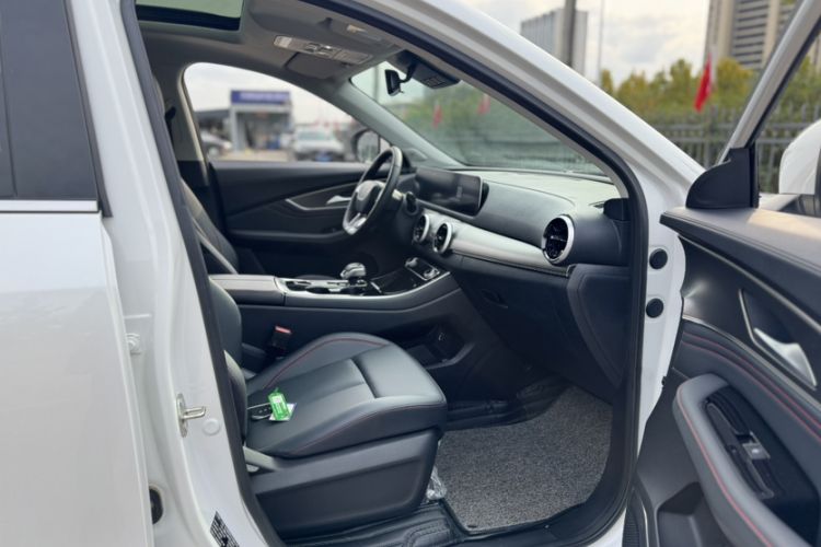 Used FORTHING T5 EVO 2021 1.5TD DCT Diamond Edition Interior 12