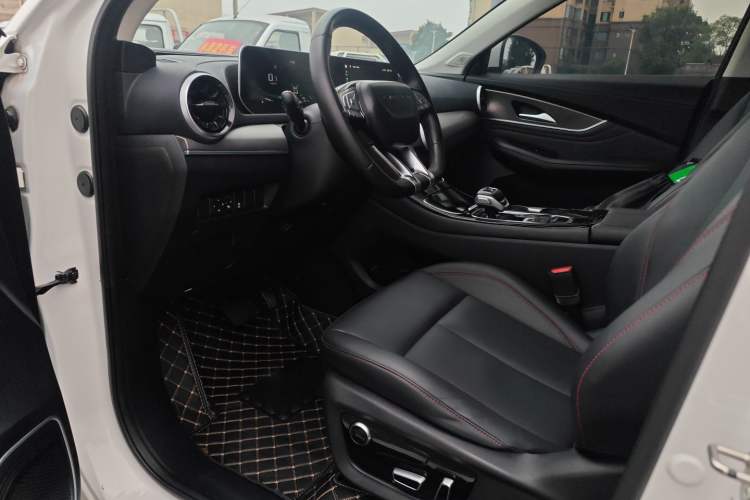 Used FORTHING T5 EVO 2021 1.5TD DCT Diamond Edition Interior 2