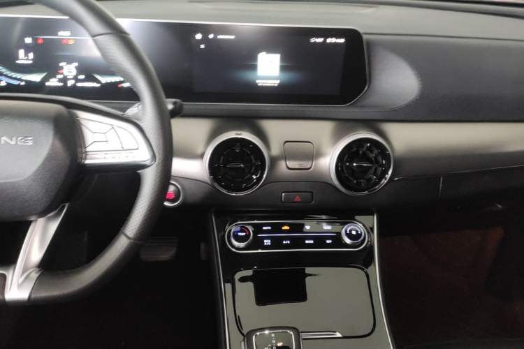 Used FORTHING T5 EVO 2021 1.5TD DCT Diamond Edition Audio And AC Panel