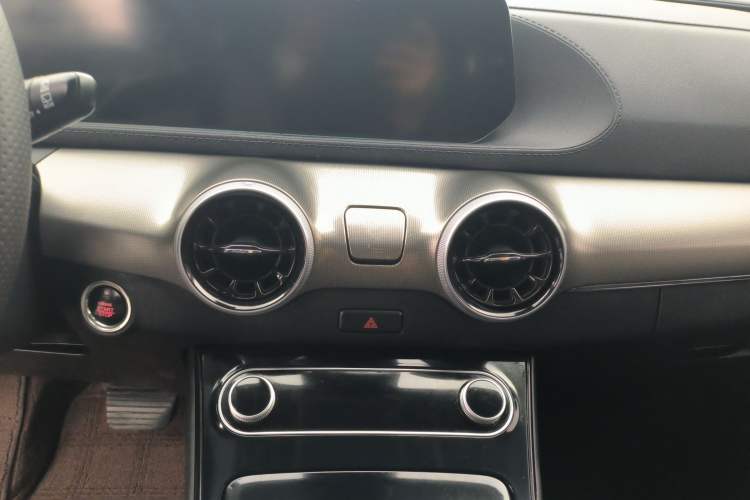 Used FORTHING T5 EVO 2021 1.5TD DCT Diamond Edition Audio And AC Panel