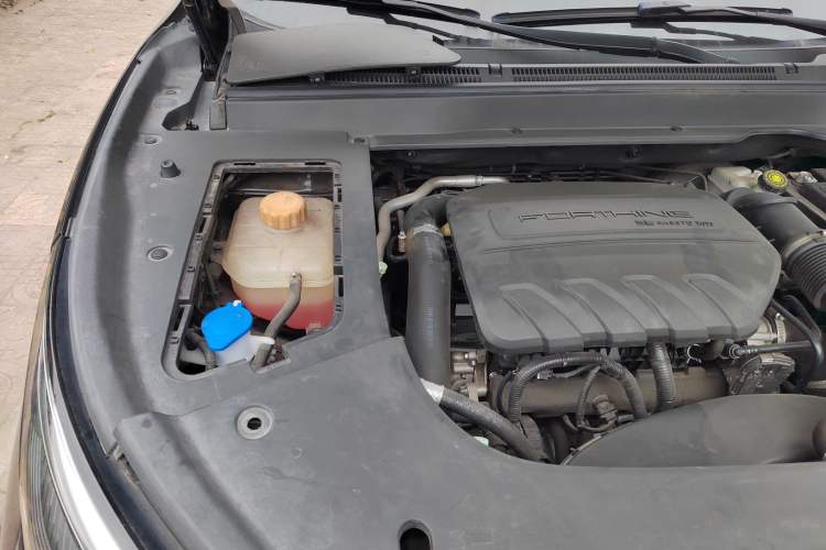 Used FORTHING T5 EVO 2021 1.5TD DCT Diamond Edition Engine Bay Right