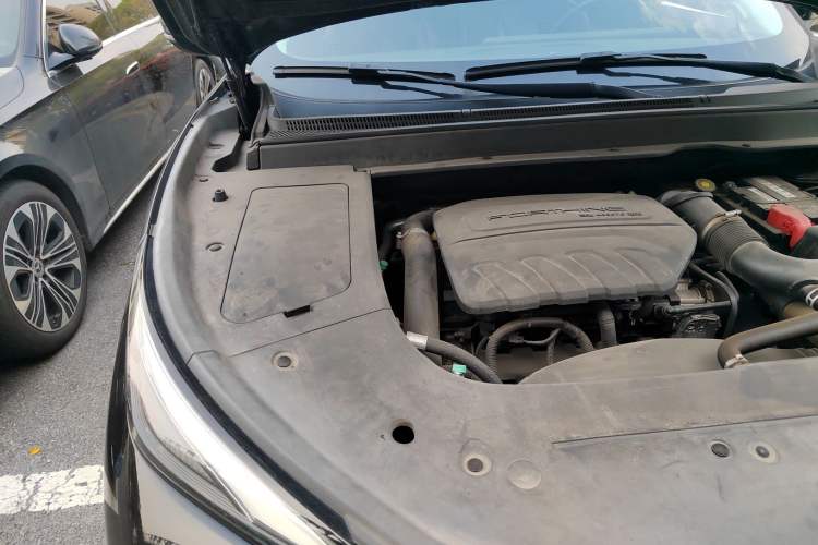 Used FORTHING T5 EVO 2021 1.5TD DCT Diamond Edition Engine Bay Right