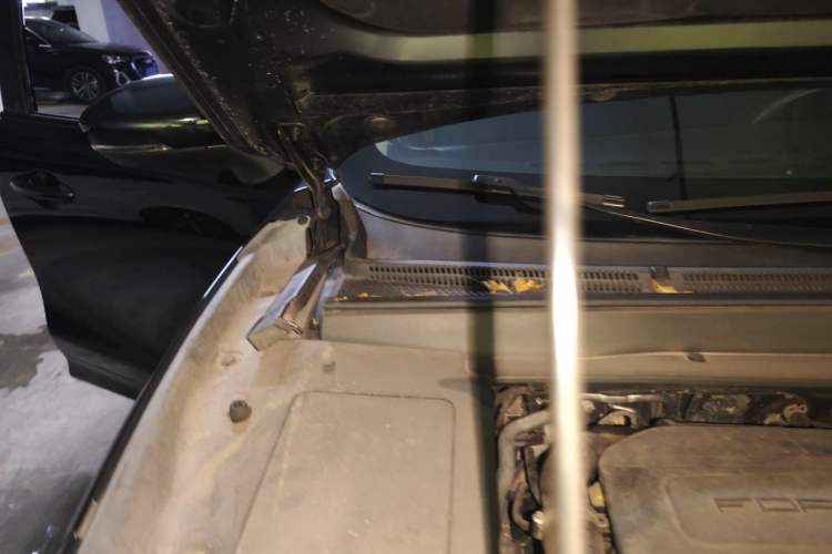 Used FORTHING T5 EVO 2021 1.5TD DCT Diamond Edition Engine Bay Right