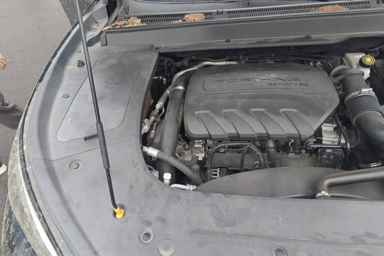 Used FORTHING T5 EVO 2021 1.5TD DCT Diamond Edition Engine Bay Right