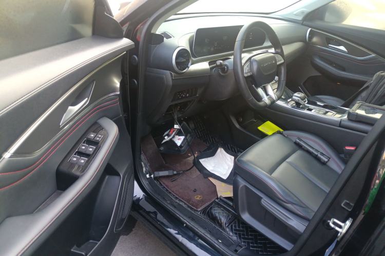Used FORTHING T5 EVO 2021 1.5TD DCT Platinum Edition Interior 3