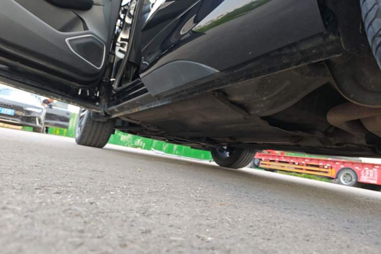 Used FORTHING T5 EVO 2021 1.5TD DCT Platinum Edition Left Side Sill