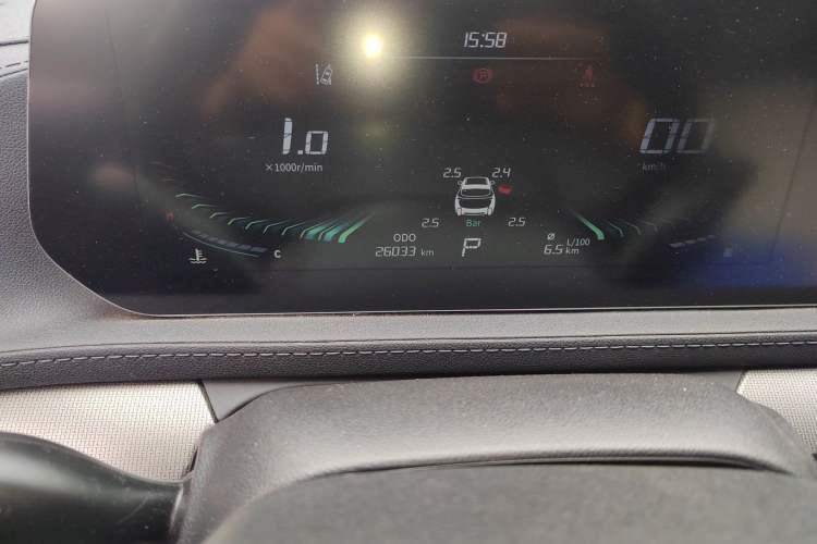 Used FORTHING T5 EVO 2021 1.5TD DCT Diamond Edition Odometer Close Up
