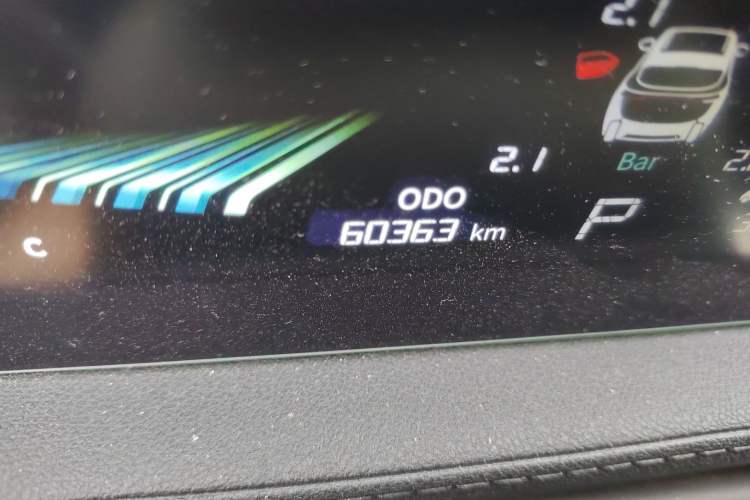 Used FORTHING T5 EVO 2021 1.5TD DCT Diamond Edition Odometer Close Up