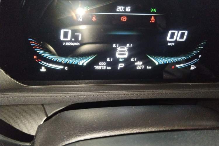 Used FORTHING T5 EVO 2021 1.5TD DCT Diamond Edition Odometer Close Up