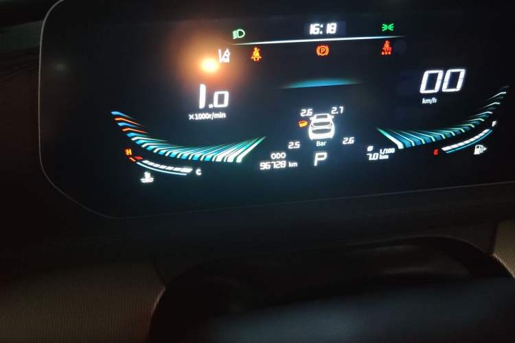 Used FORTHING T5 EVO 2021 1.5TD DCT Diamond Edition Odometer Close Up