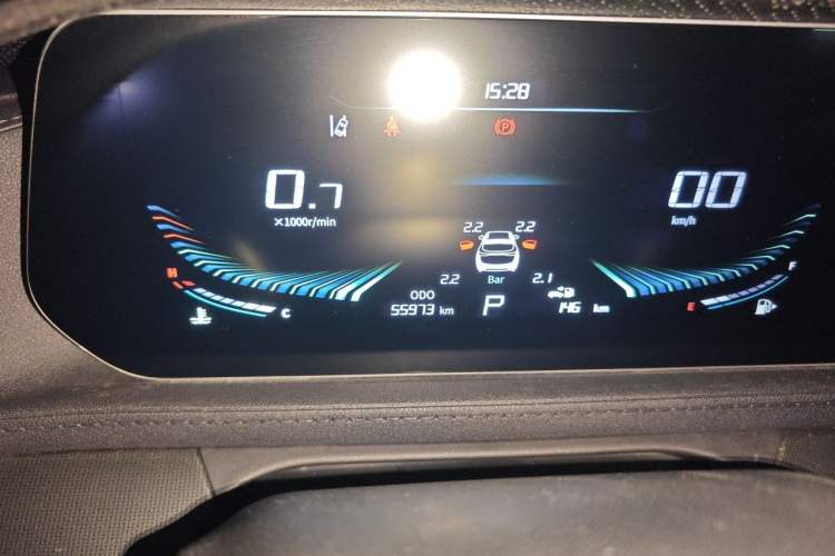 Used FORTHING T5 EVO 2021 1.5TD DCT Diamond Edition Odometer Close Up