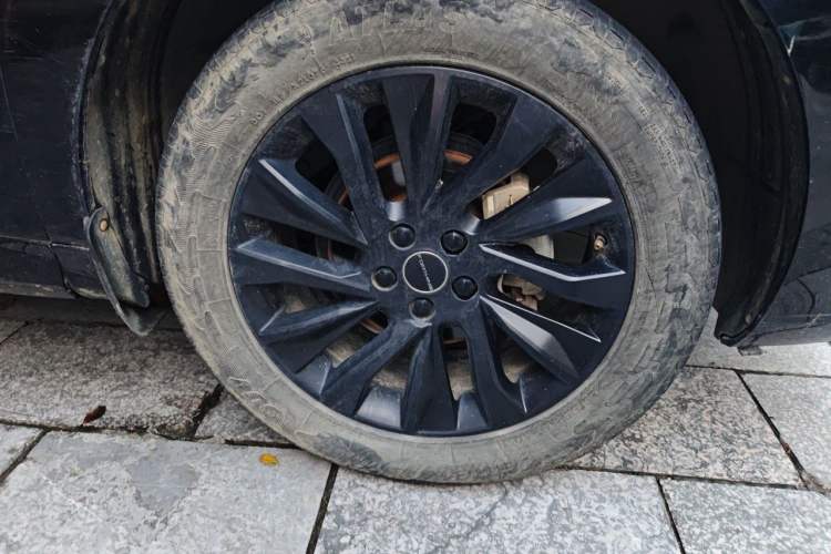 Used FORTHING T5 EVO 2021 1.5TD DCT Platinum Edition Right Front Wheel Hub