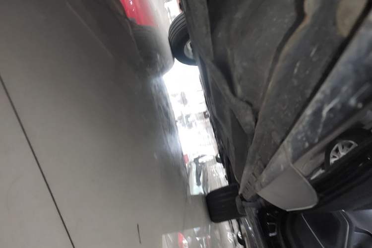 Used FORTHING T5 EVO 2021 1.5TD DCT Diamond Edition Right Side Sill