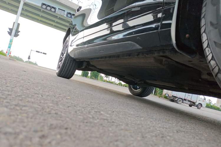 Used FORTHING T5 EVO 2021 1.5TD DCT Platinum Edition Right Side Sill
