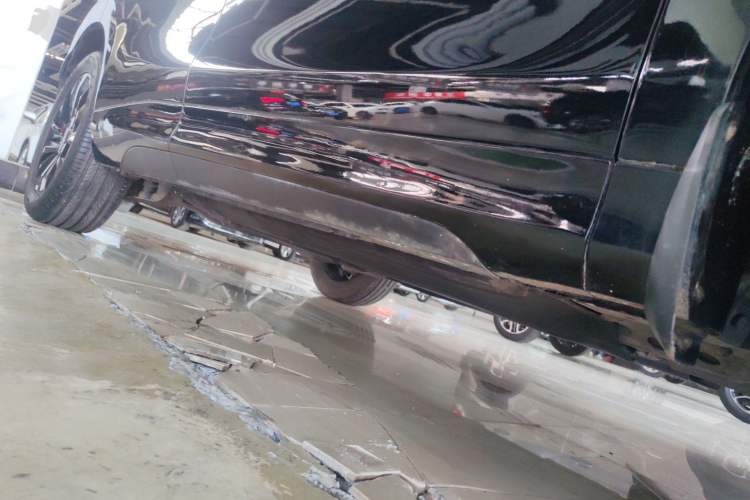 Used FORTHING T5 EVO 2021 1.5TD DCT Diamond Edition Right Side Sill