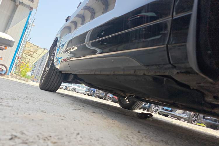 Used FORTHING T5 EVO 2021 1.5TD DCT Diamond Edition Right Side Sill