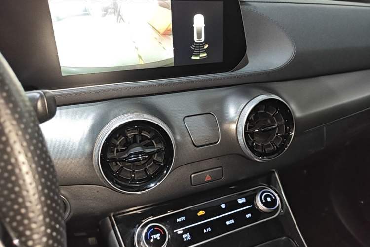 Used FORTHING T5 EVO 2021 1.5TD DCT Diamond Edition Audio And AC Panel