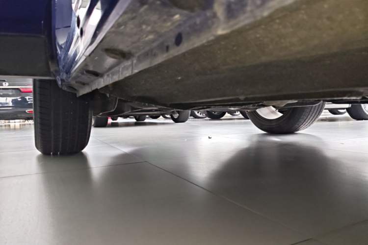 Used FORTHING T5 EVO 2021 1.5TD DCT Diamond Edition Right Side Sill