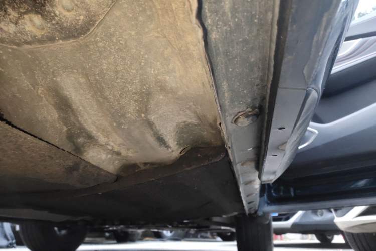 Used FORTHING T5 EVO 2021 1.5TD DCT Diamond Edition Right Side Sill