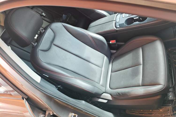 Used FORTHING T5 EVO 2021 1.5TD DCT Diamond Edition Right Front Seat