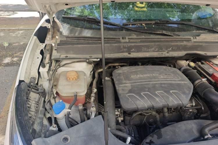 Used FORTHING T5 EVO 2021 1.5TD DCT Platinum Edition Engine Bay Right