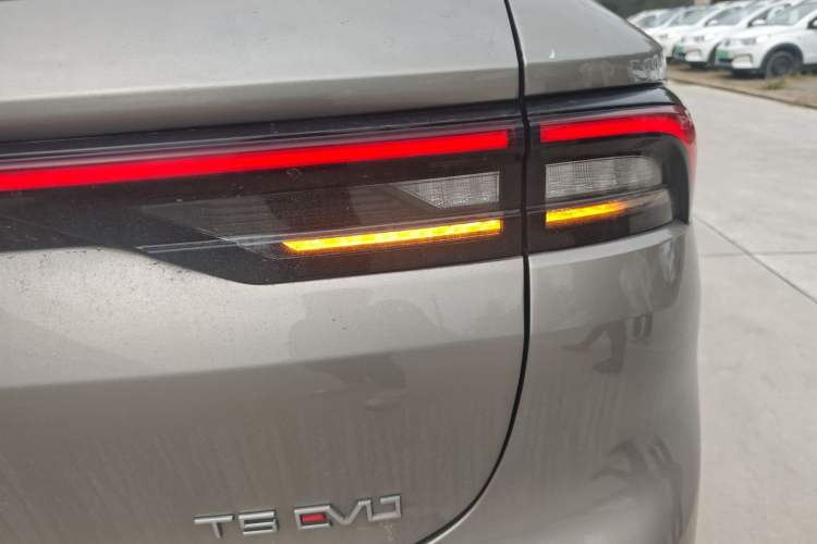 Used FORTHING T5 EVO 2021 1.5TD DCT Starry Edition Right Rear Taillight