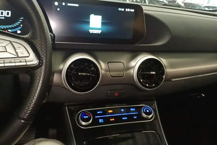 Used FORTHING T5 EVO 2021 1.5TD DCT Diamond Edition Audio And AC Panel