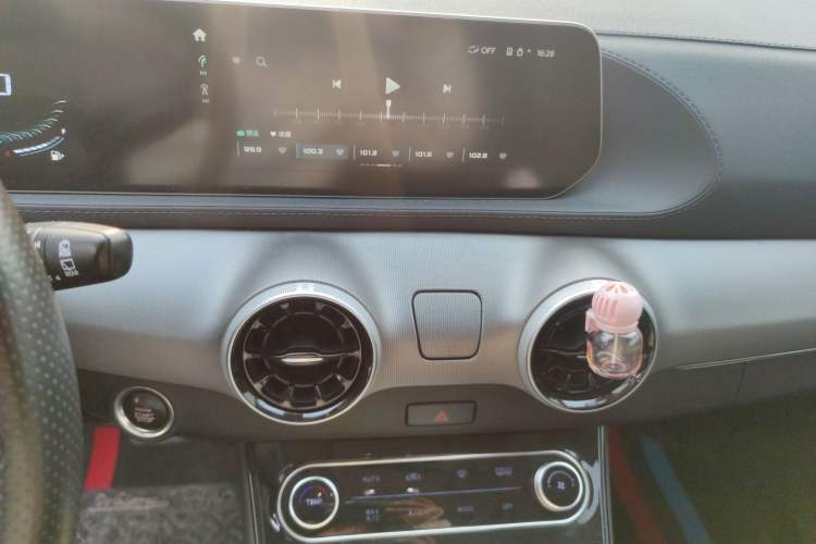 Used FORTHING T5 EVO 2021 1.5TD DCT Diamond Edition Audio And AC Panel