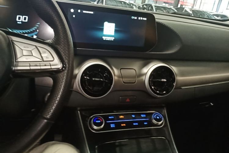 Used FORTHING T5 EVO 2021 1.5TD DCT Diamond Edition Center Console