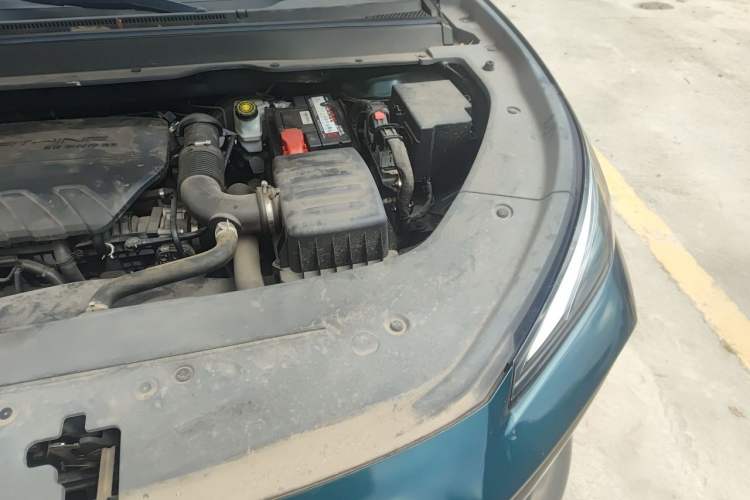 Used FORTHING T5 EVO 2021 1.5TD DCT Diamond Edition Engine Bay Left