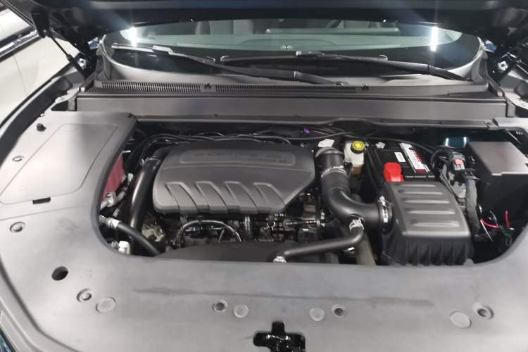 Used FORTHING T5 EVO 2021 1.5TD DCT Diamond Edition Engine Bay