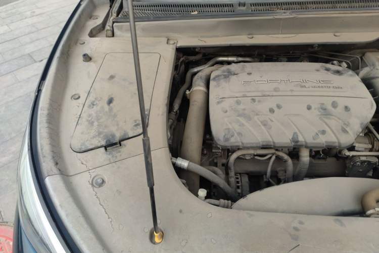 Used FORTHING T5 EVO 2021 1.5TD DCT Diamond Edition Engine Bay Right