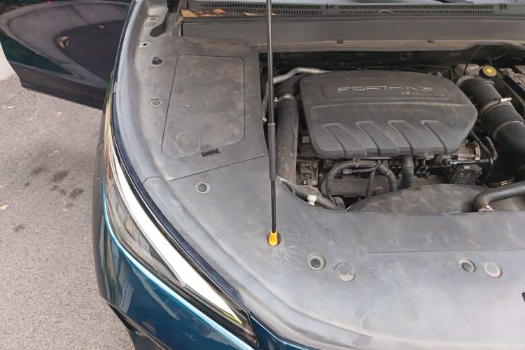 Used FORTHING T5 EVO 2021 1.5TD DCT Diamond Edition Engine Bay Right