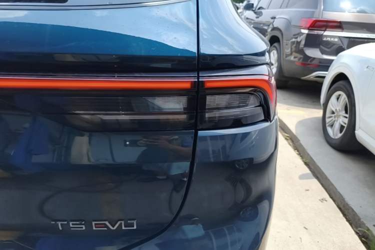 Used FORTHING T5 EVO 2021 1.5TD DCT Starry Edition Exterior 3