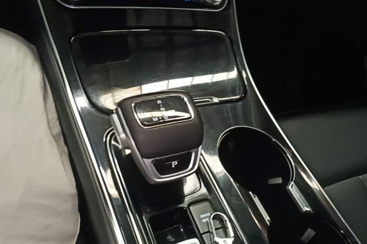 Used FORTHING T5 EVO 2021 1.5TD DCT Diamond Edition Gear Lever