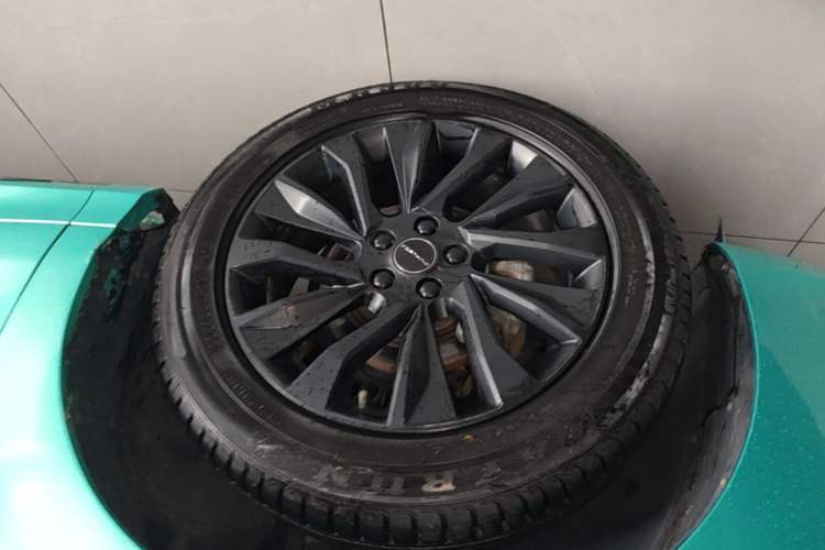 Used FORTHING T5 EVO 2021 1.5TD DCT Platinum Edition Left Front Wheel Hub