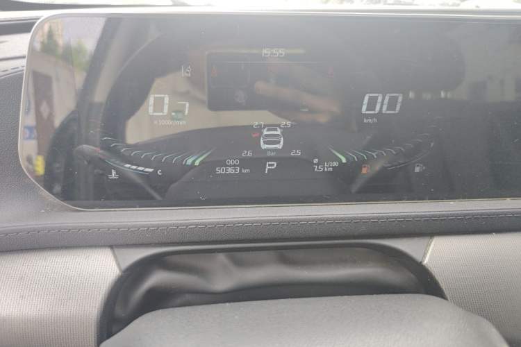 Used FORTHING T5 EVO 2021 1.5TD DCT Diamond Edition Odometer Close Up